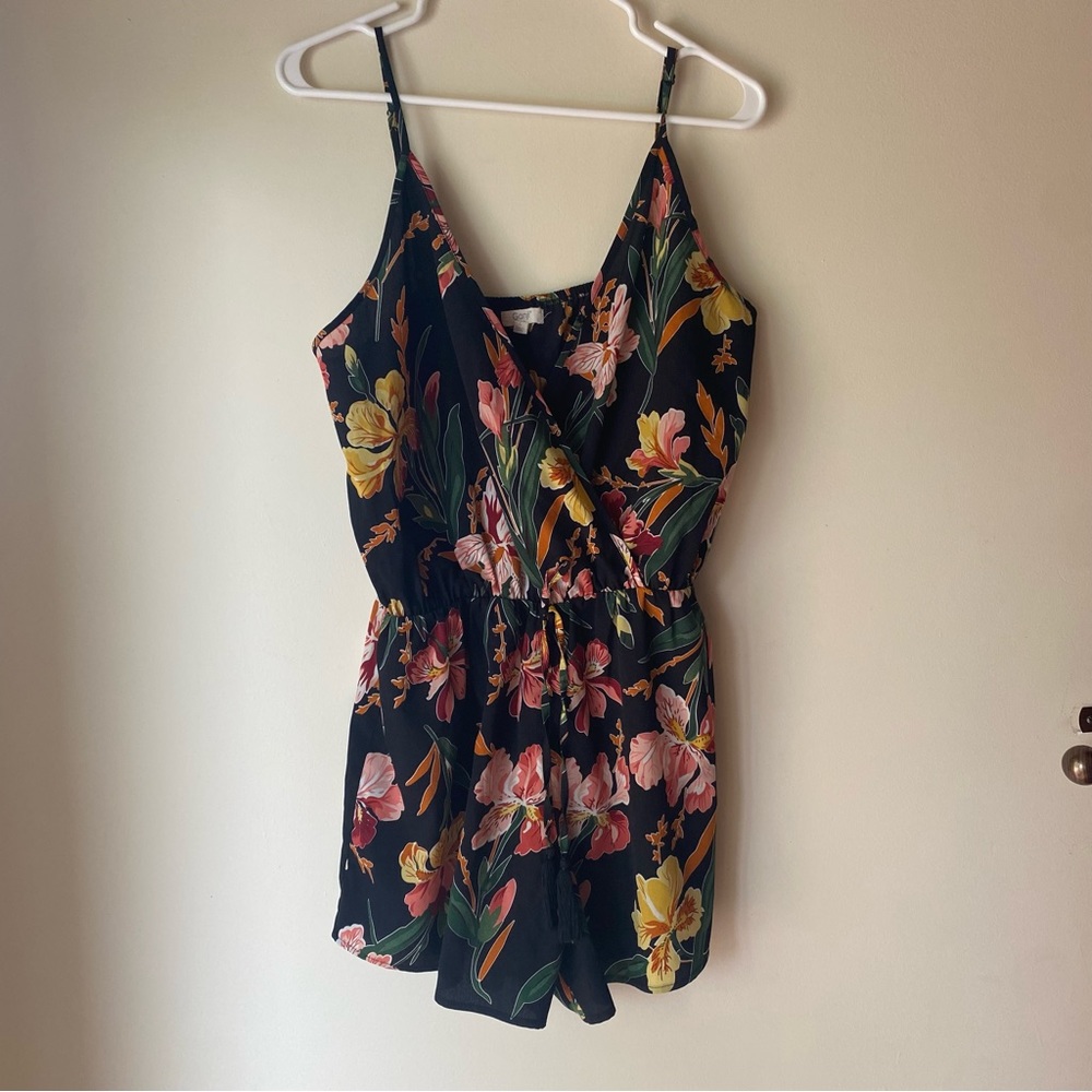 Ganji Women's Floral Print V-Neck Floral Romper with Elastic Waist Size Large